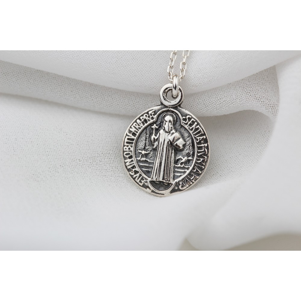 Glorria 925k Sterling Silver Saint Benedict Medal Necklace