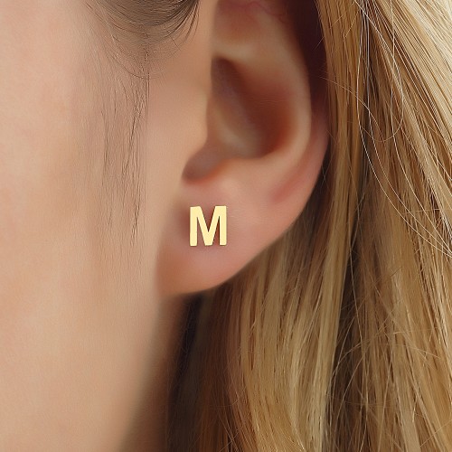 THENAME letter M light rose earrings in gold plating